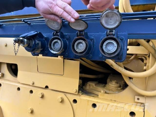 Komatsu D 85 P-18 Spycharki gąsienicowe