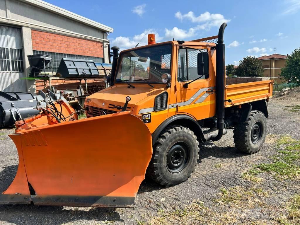 Mercedes-Benz unimog Samochody ciężarowe ze skrzynią zamkniętą