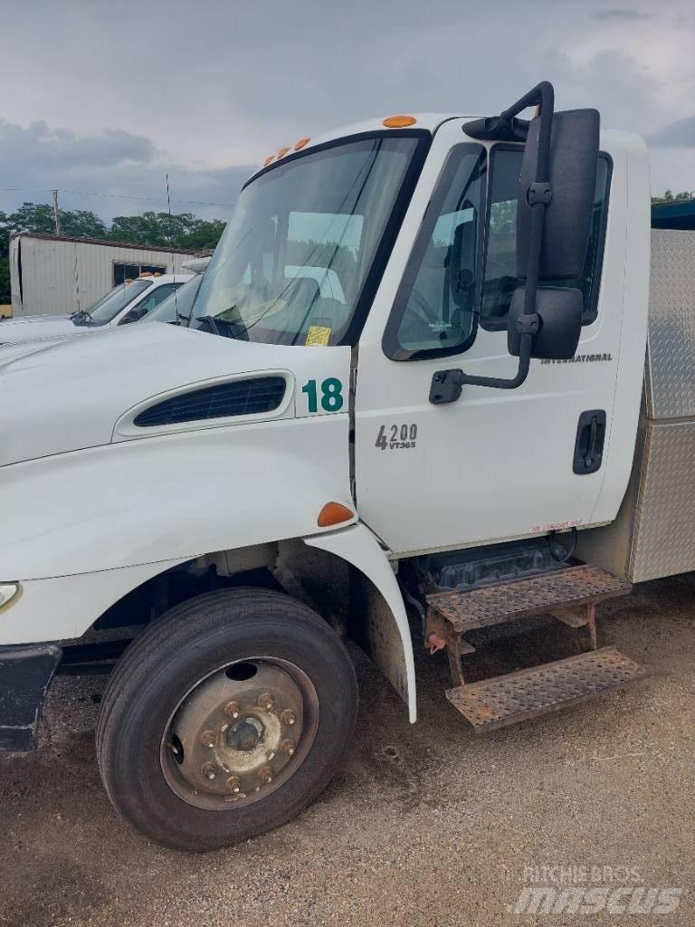 International 4200 Wywrotki