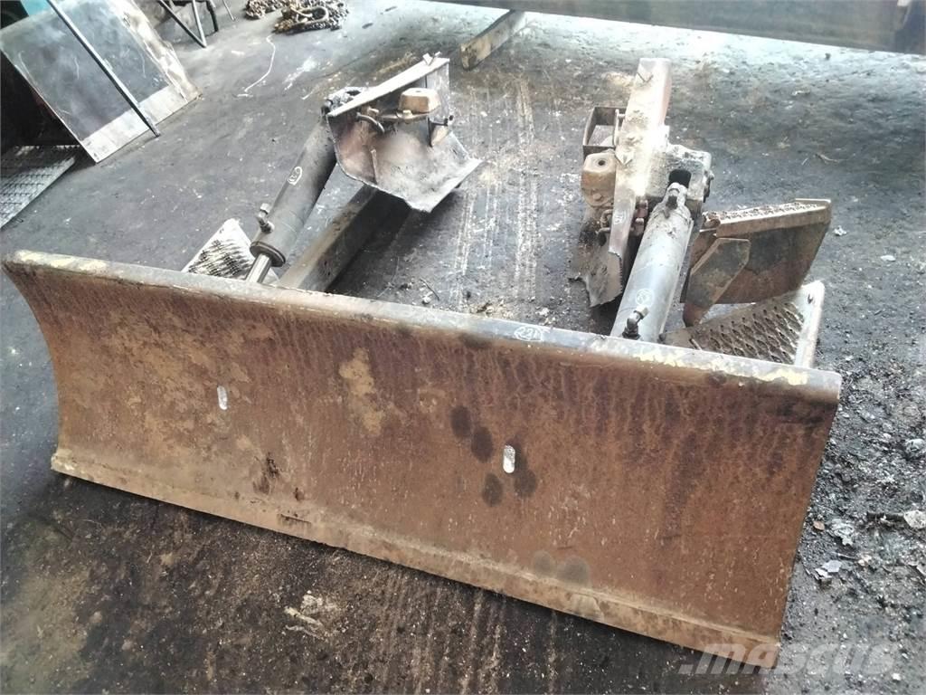 Valmet 840.3 Inne akcesoria