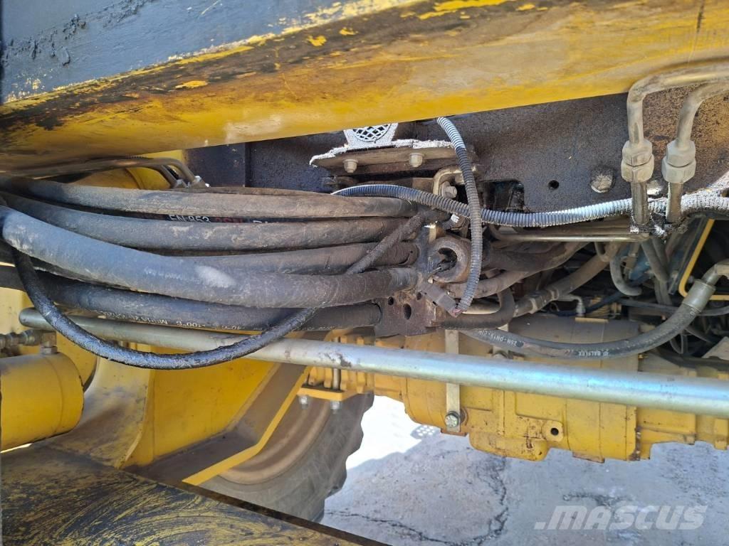 Komatsu WB 91 R Koparko-ładowarki