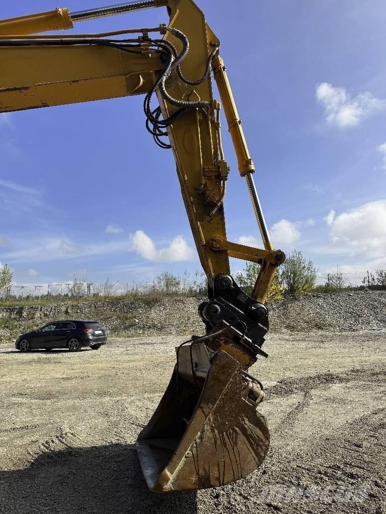 Komatsu PC 228 US-3 Koparki gąsienicowe