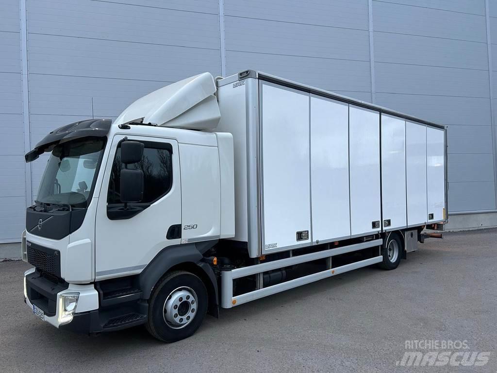 Volvo FL Samochody ciężarowe ze skrzynią zamkniętą