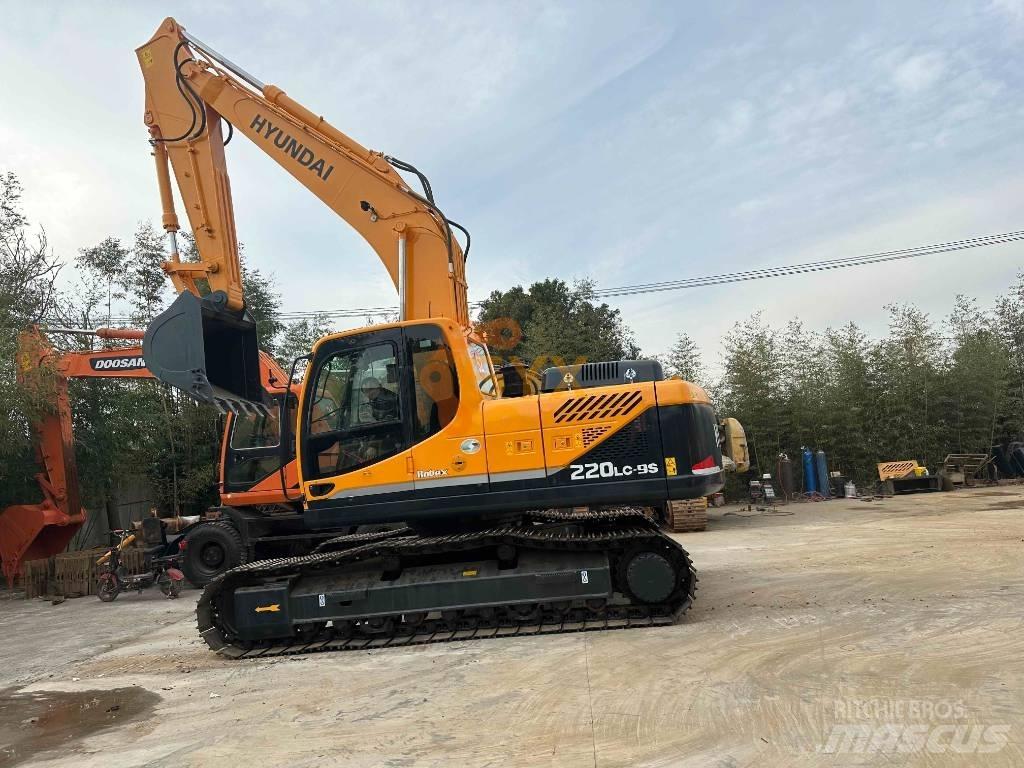 Hyundai R220 Koparki gąsienicowe