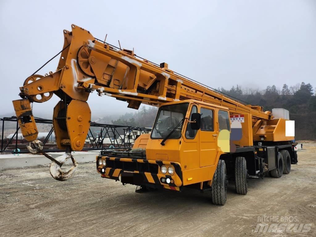Hyundai HC 50 Żurawie szosowo-terenowe