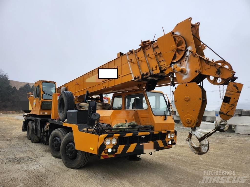 Hyundai HC 50 Żurawie szosowo-terenowe