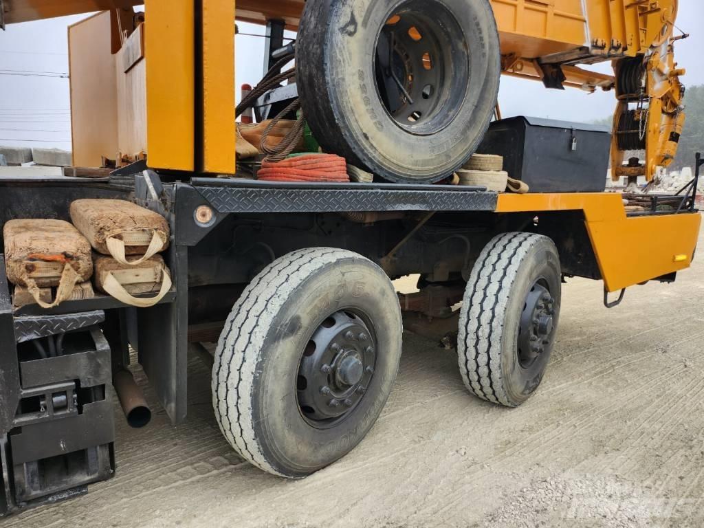 Hyundai HC 50 Żurawie szosowo-terenowe