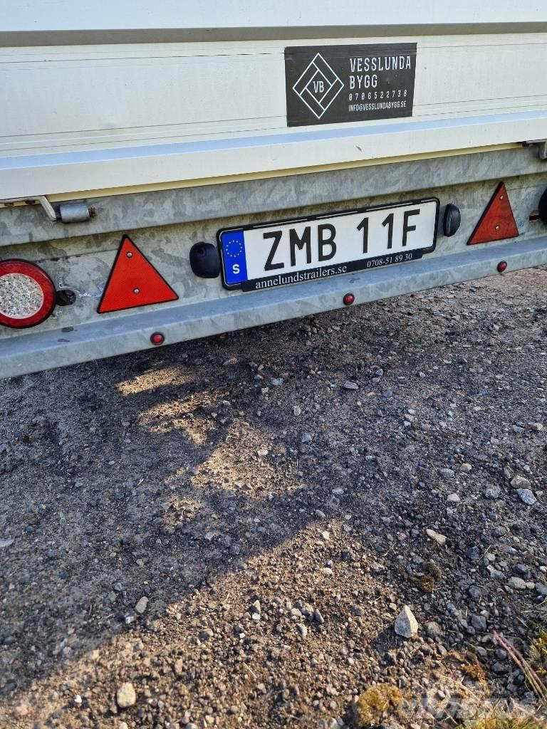 Saris C2000 Platformy / Przyczepy z otwieranymi burtami
