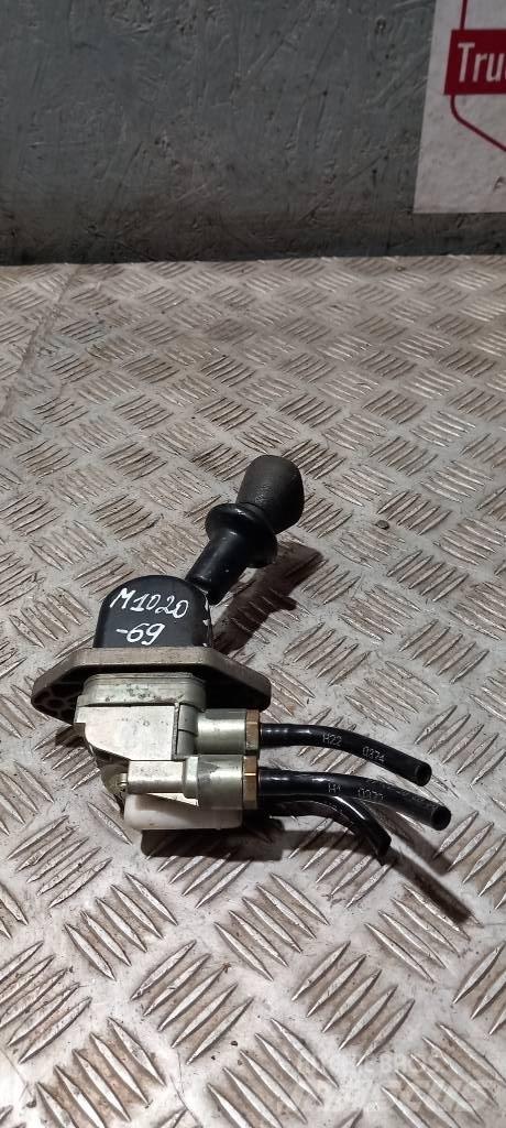 MAN TGA  81523156171 Kabiny i wnętrze
