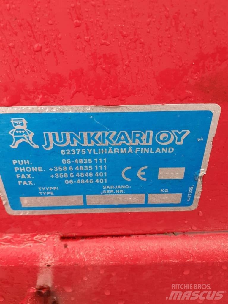 Junkkari NM 320 Kosiarki ze wstępną obróbka paszy