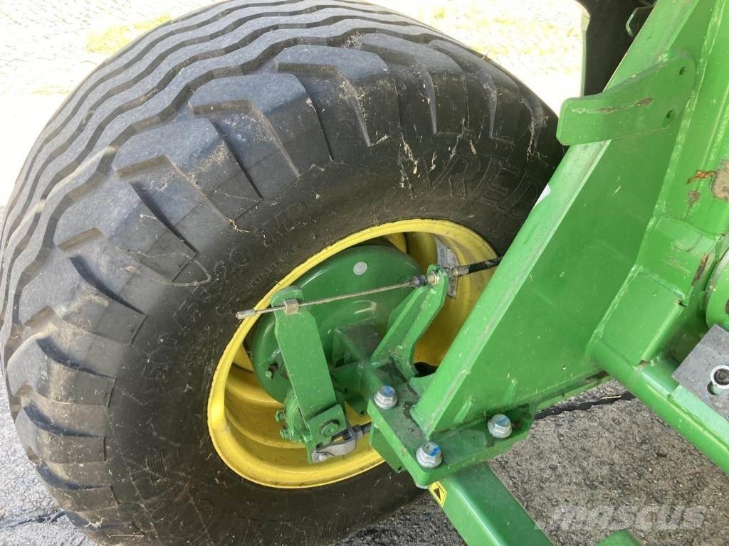 John Deere V461M Prasy zwijające