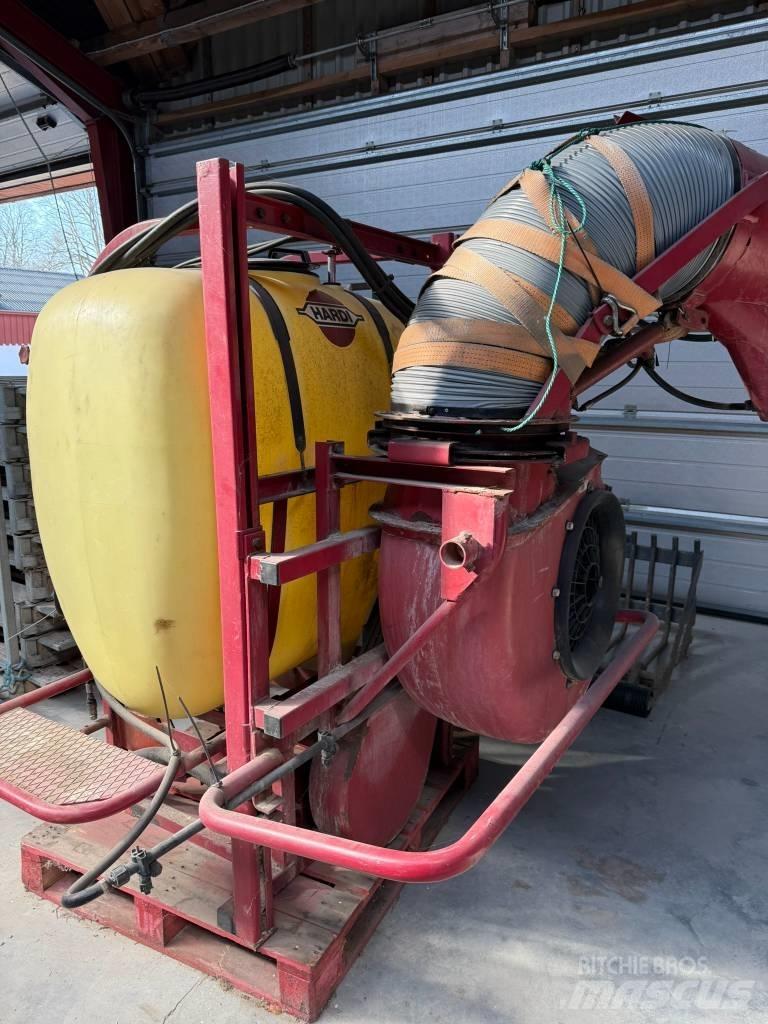 Hardi 600 SVCO Zamontowane opryskiwacze