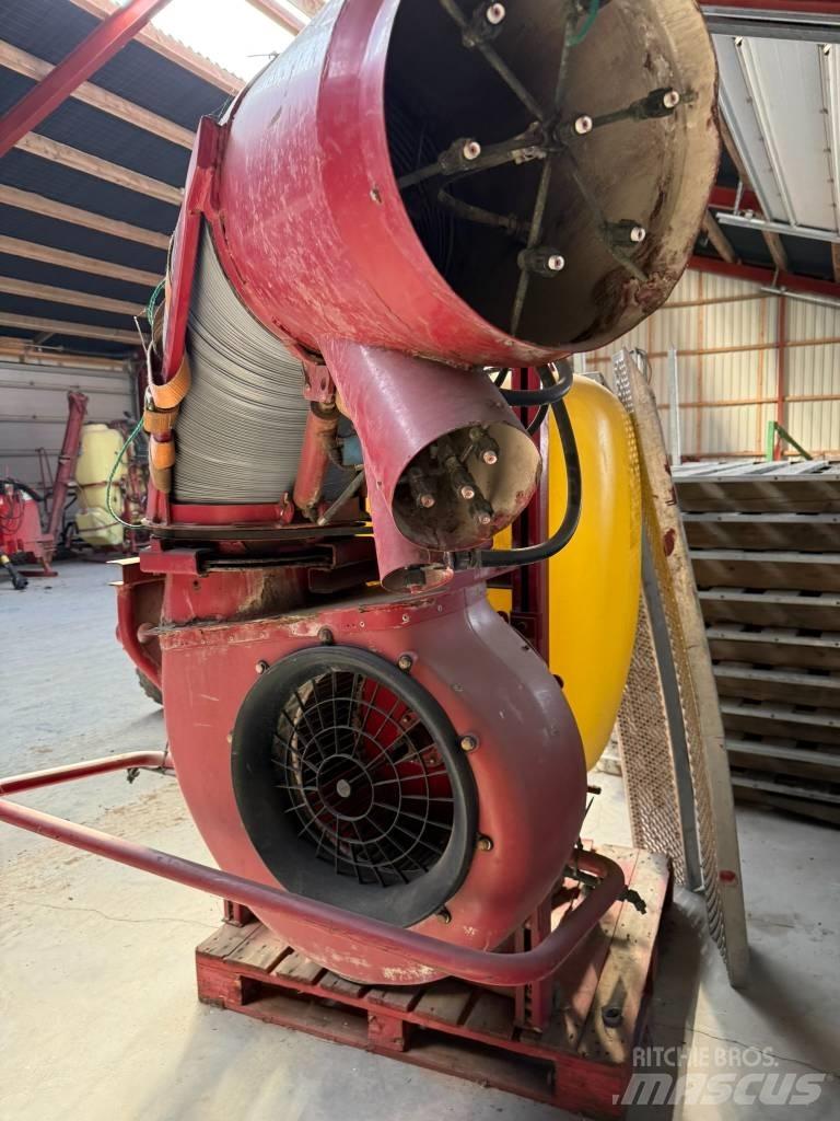 Hardi 600 SVCO Zamontowane opryskiwacze