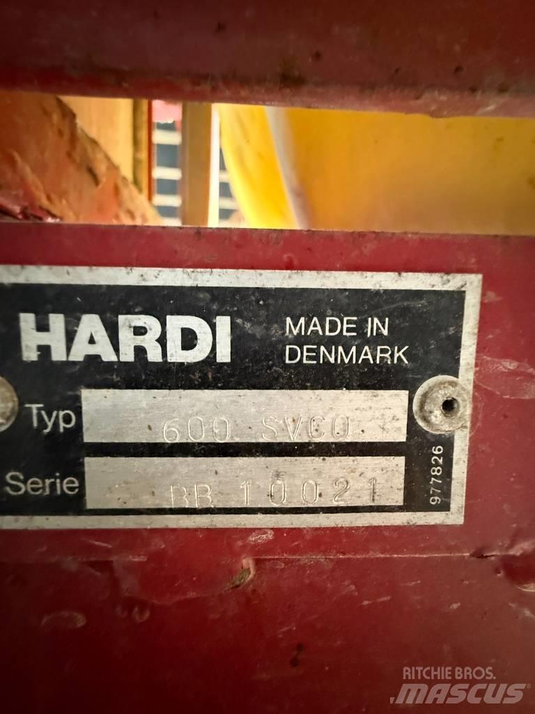Hardi 600 SVCO Zamontowane opryskiwacze