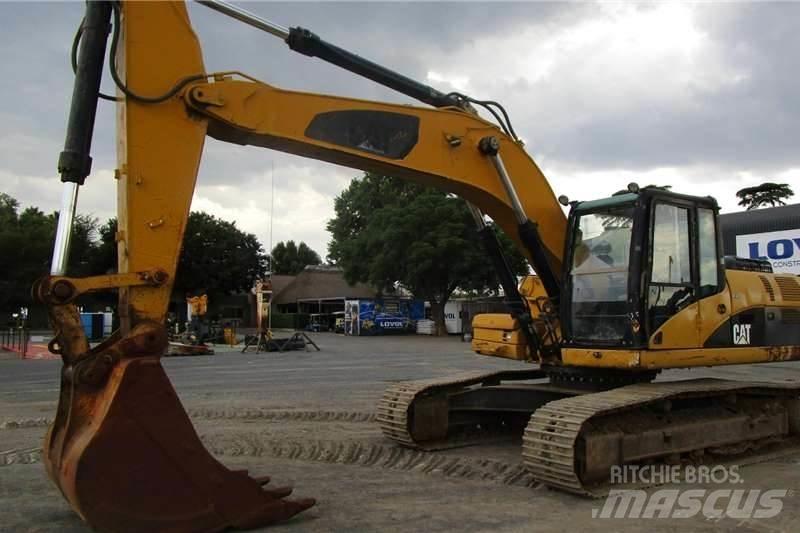 CAT 324D Minikoparki