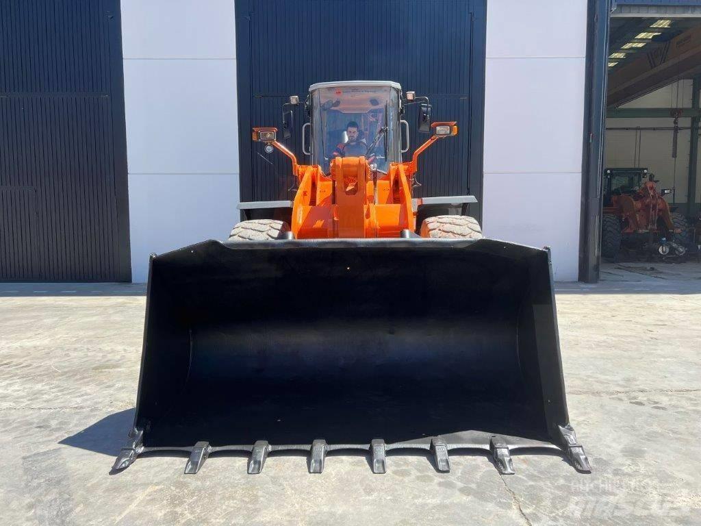 Hitachi LX 210 E Ładowarki kołowe