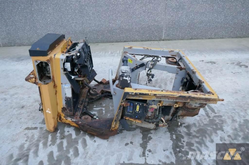 CAT 220-2800 Kabiny i wnętrze