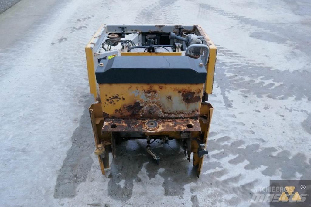 CAT 220-2800 Kabiny i wnętrze