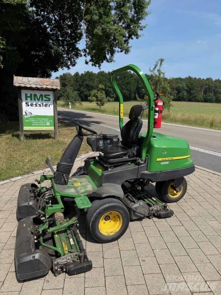 John Deere 2500 E Kosiarki do muraw
