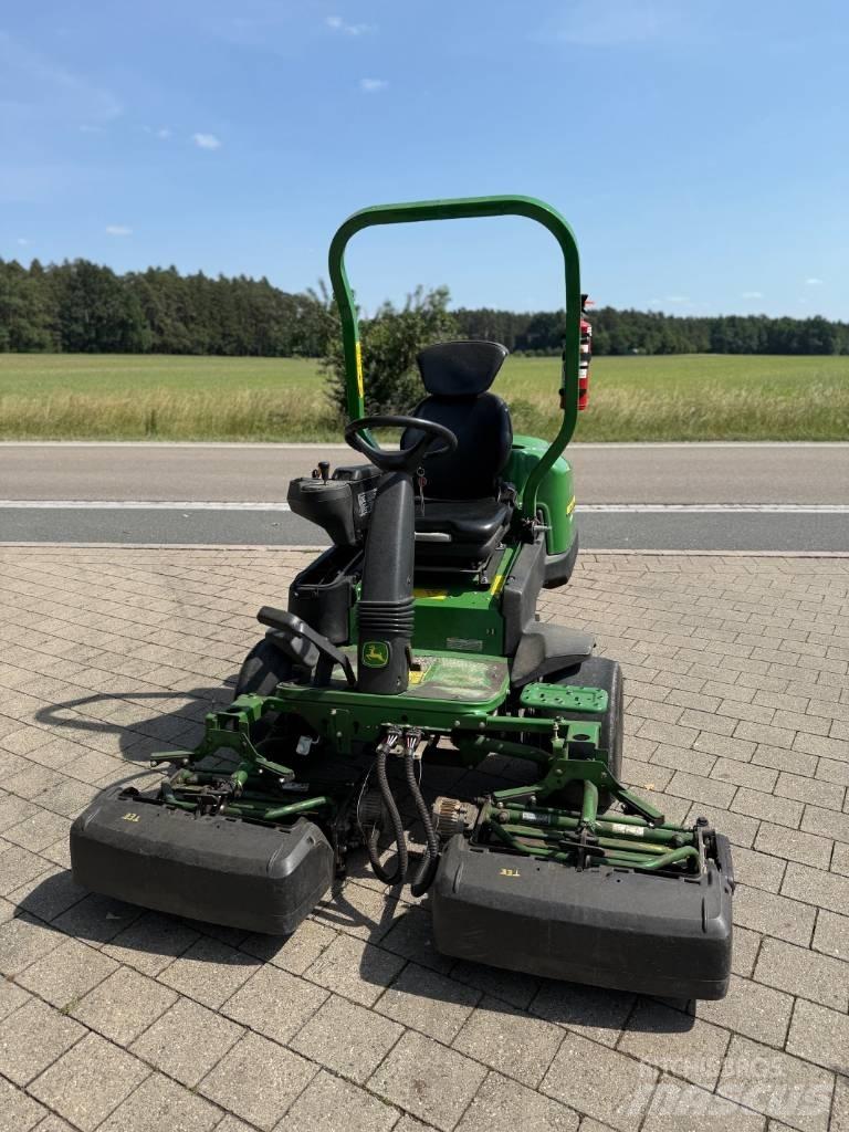 John Deere 2500 E Kosiarki do muraw