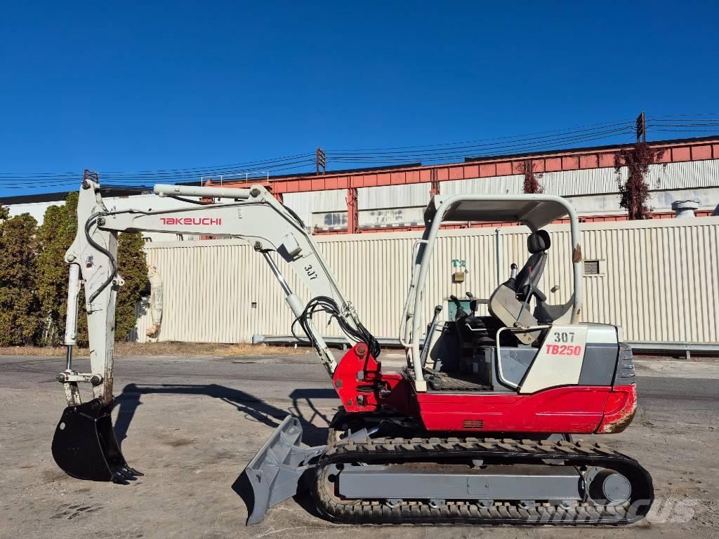 Takeuchi TB 250 Koparki gąsienicowe