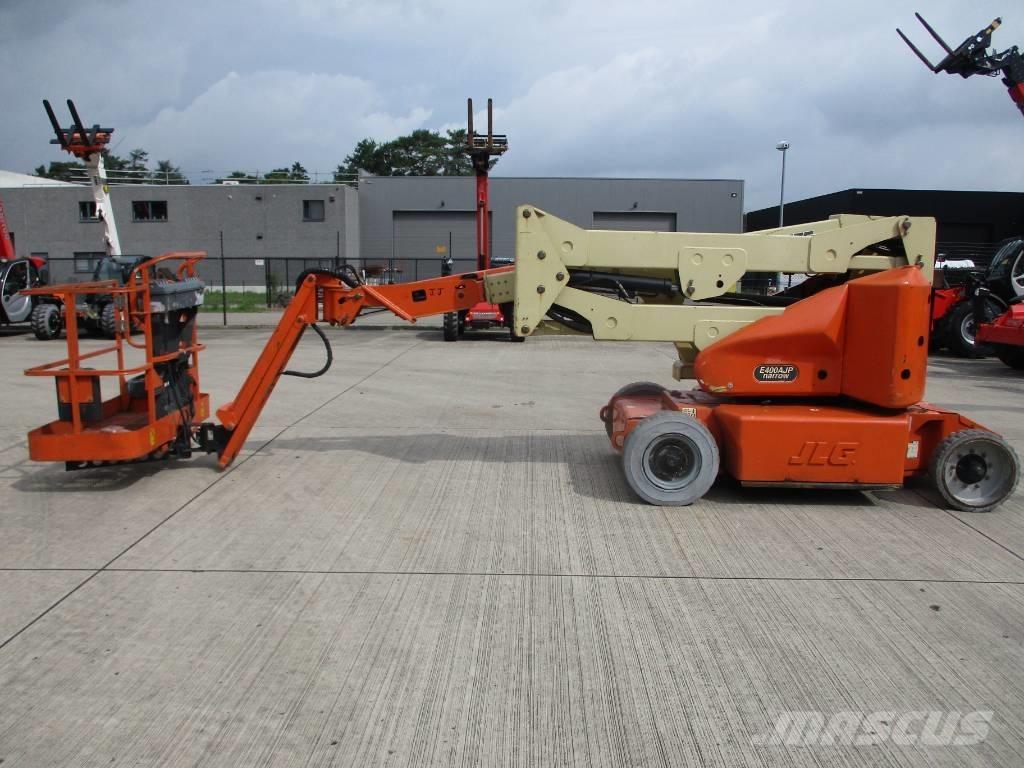 JLG E400 AJPN (048) Kompaktowe samojezdne wysięgniki podnośnikowe