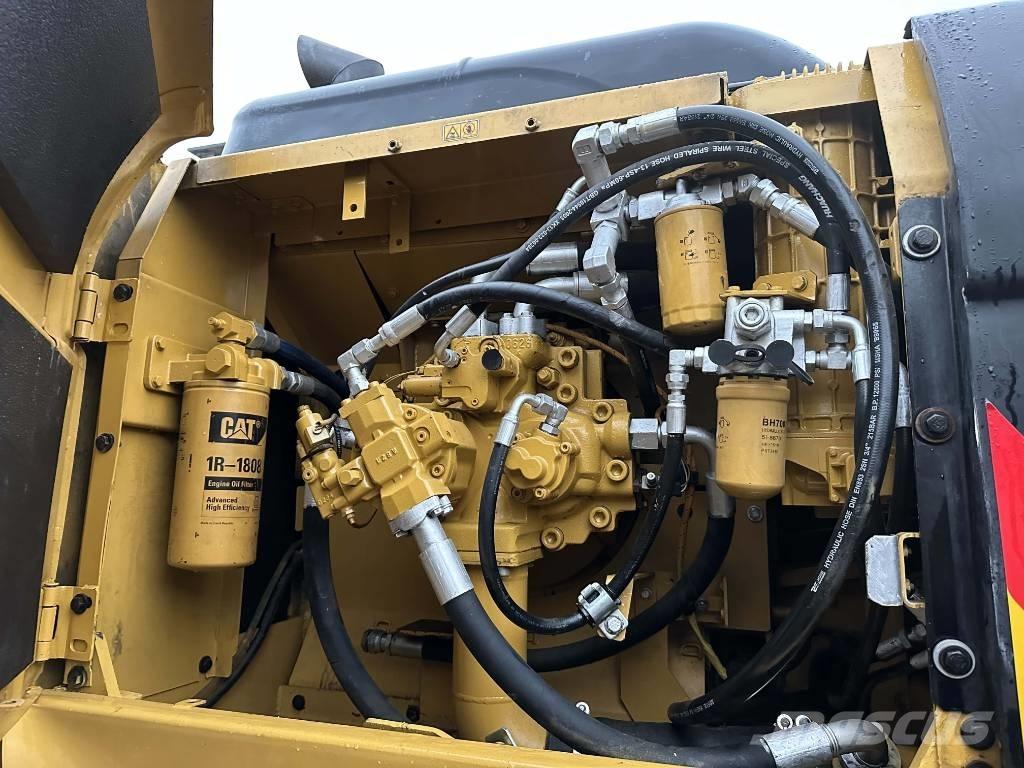 CAT 330D2 Koparki gąsienicowe