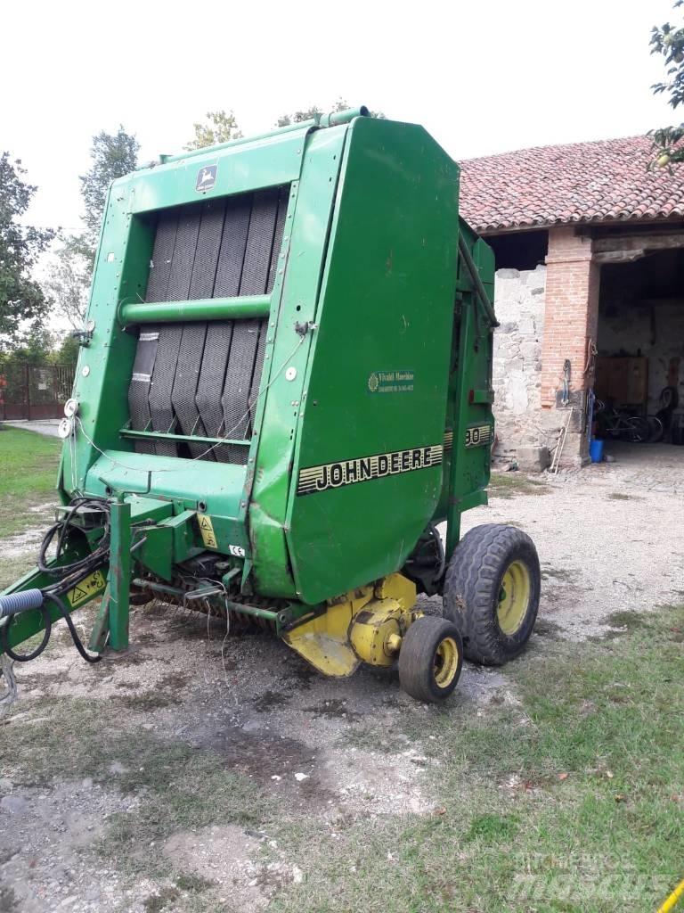 John Deere 590 Prasy zwijające