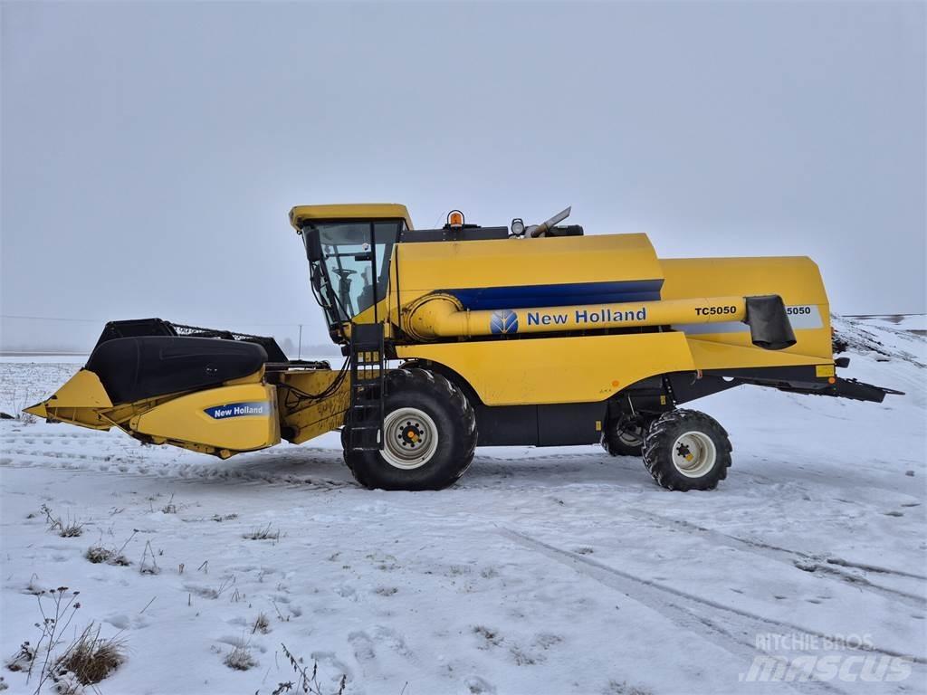 New Holland TC5050 Kombajny zbożowe