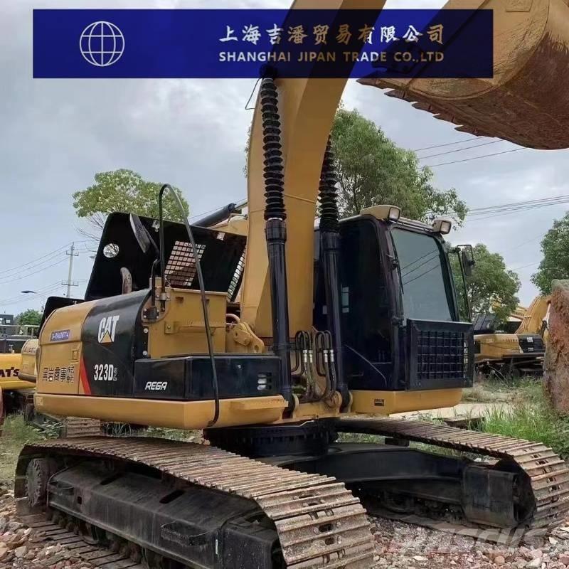 CAT 323 D Koparki gąsienicowe