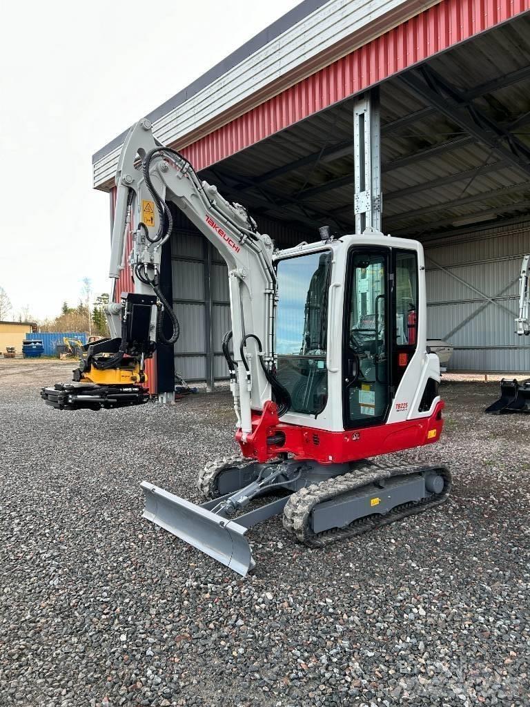 Takeuchi TB225 Minikoparki
