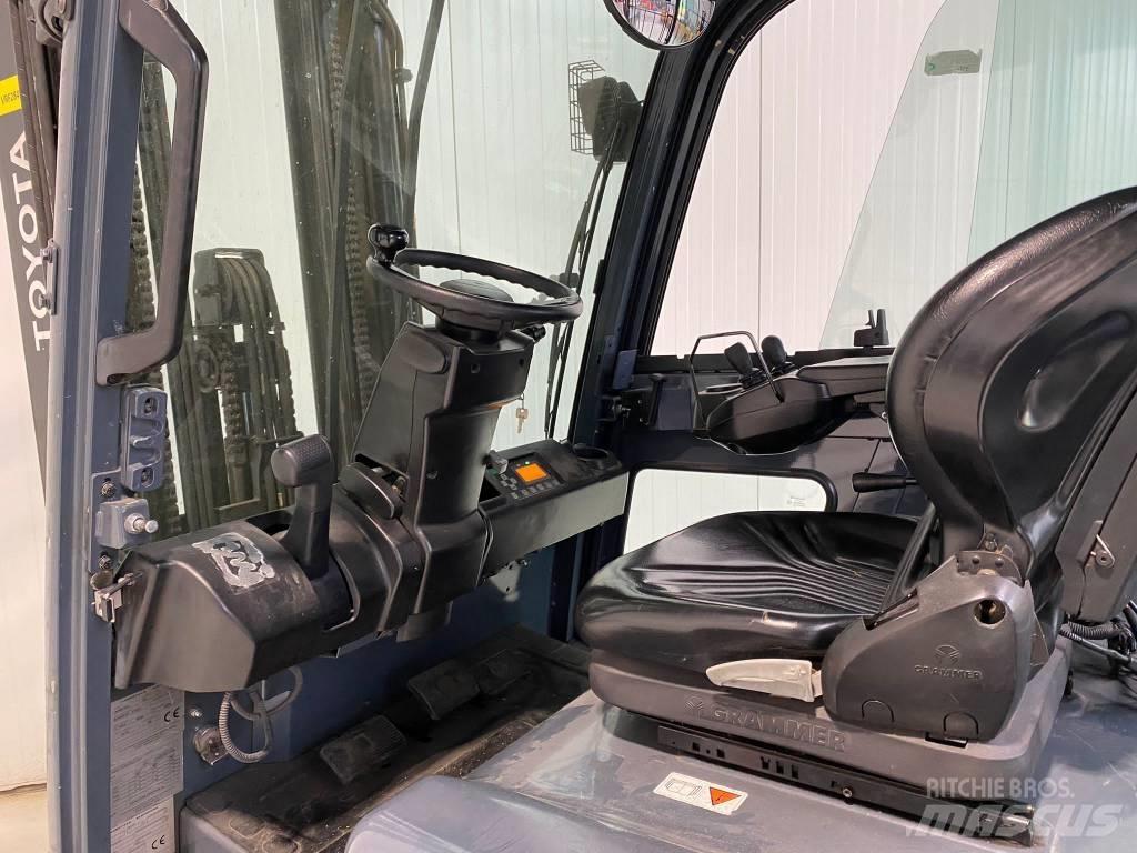 Toyota 8FBMT25 Wózki elektryczne