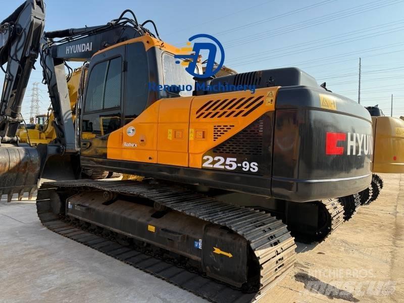 Hyundai 225-9S Koparki gąsienicowe