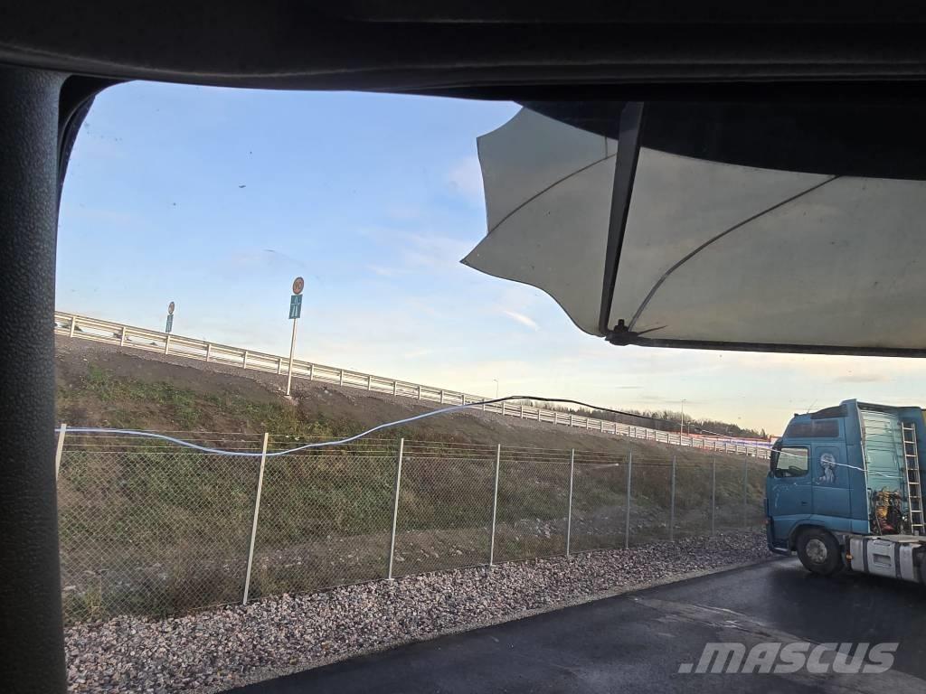 Volvo FM 330 Samochody ciężarowe ze skrzynią zamkniętą