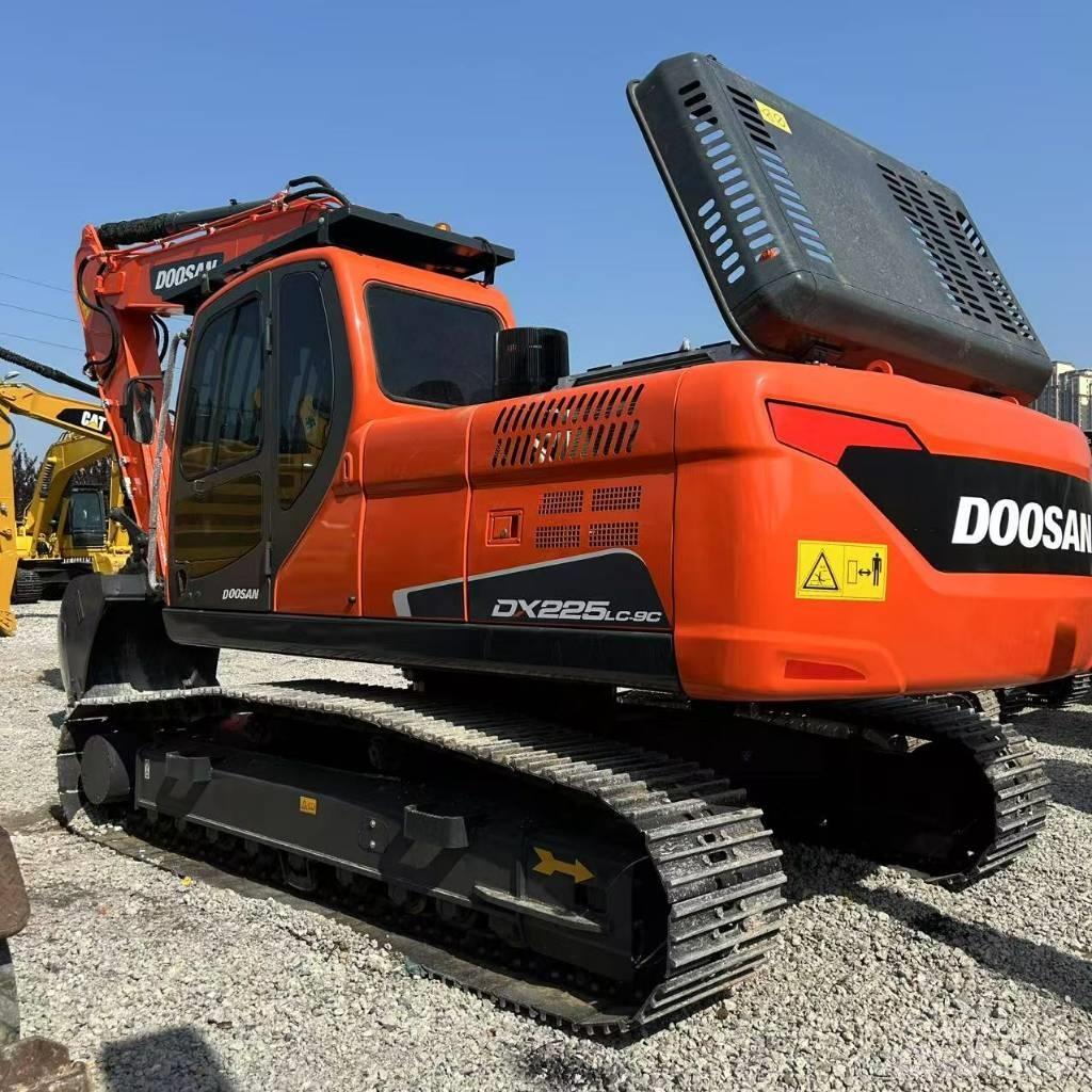 Doosan 225LC-9c Koparki gąsienicowe