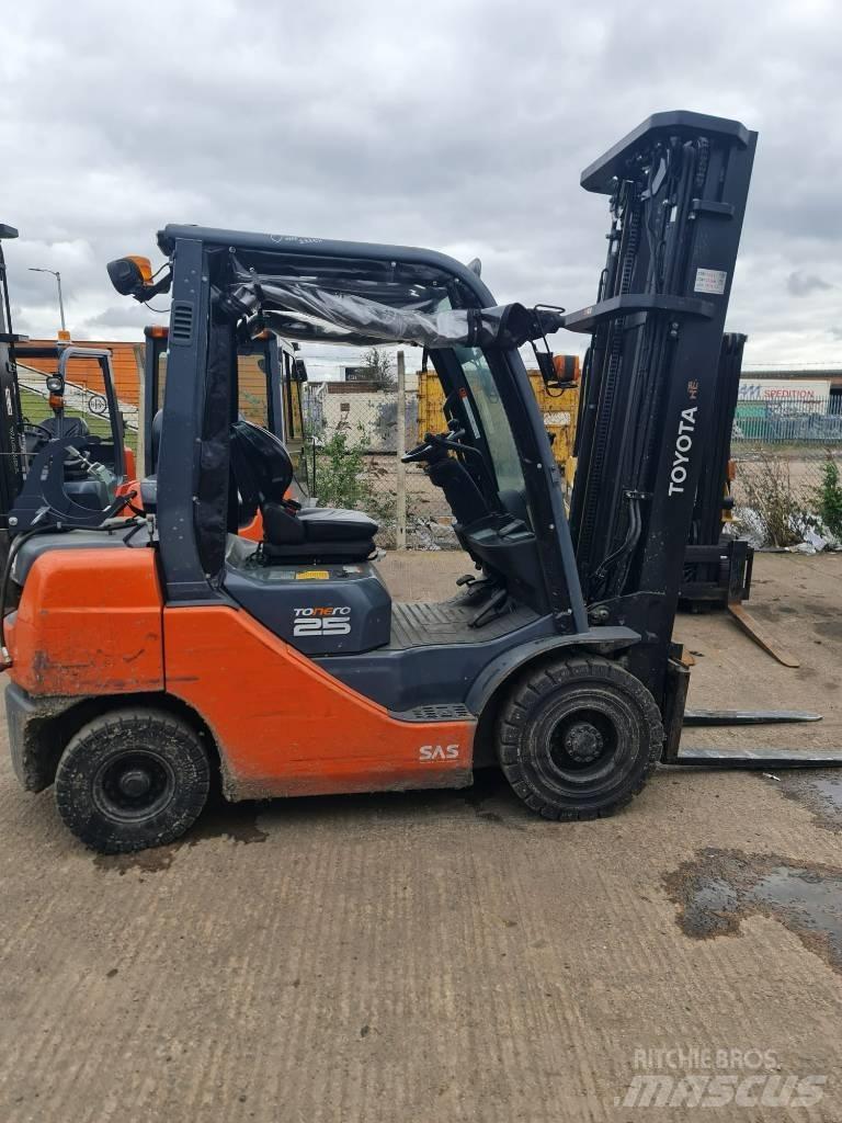 Toyota 02-8 FGF 25 Wózki LPG
