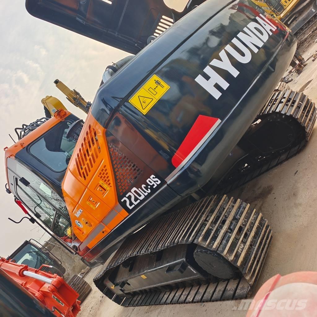 Hyundai 220LC Koparki gąsienicowe