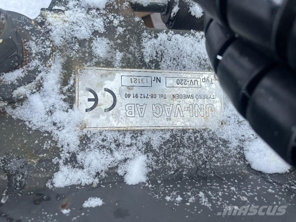 Uni-väg UV-220 Ratraki śniegowe