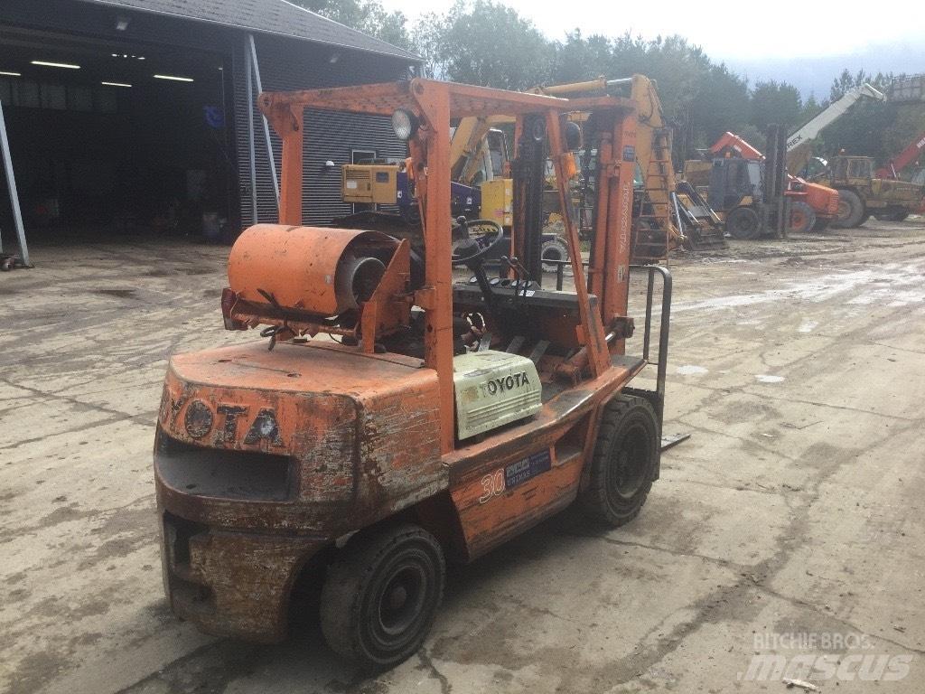 Toyota FG 30 Wózki LPG