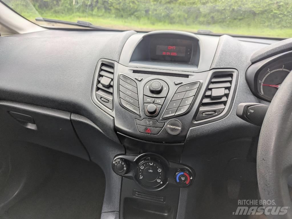 Ford Fiesta Van Busy / Vany