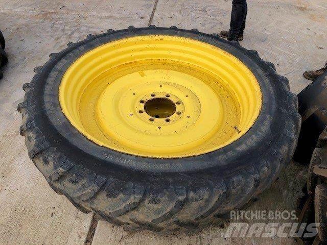  300/95R46 Opony, koła i felgi