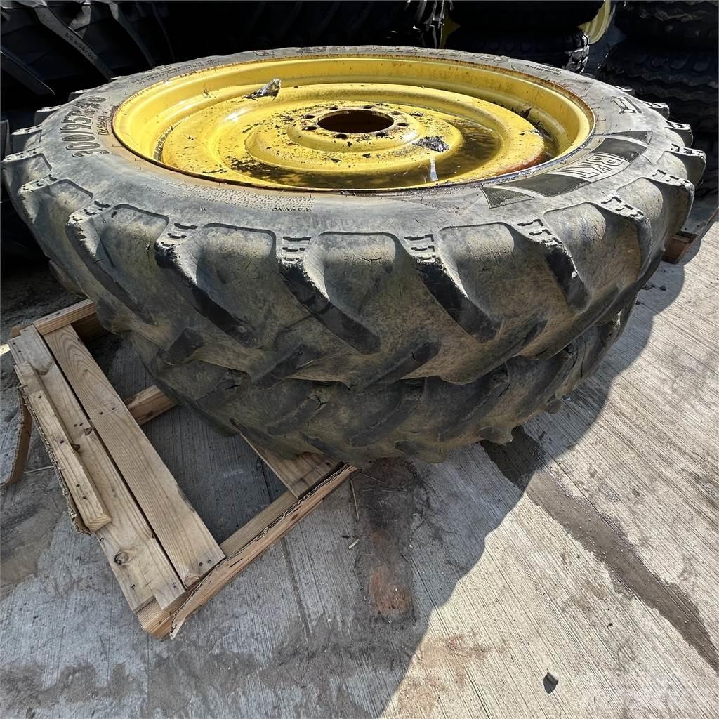  300/95R46 Opony, koła i felgi