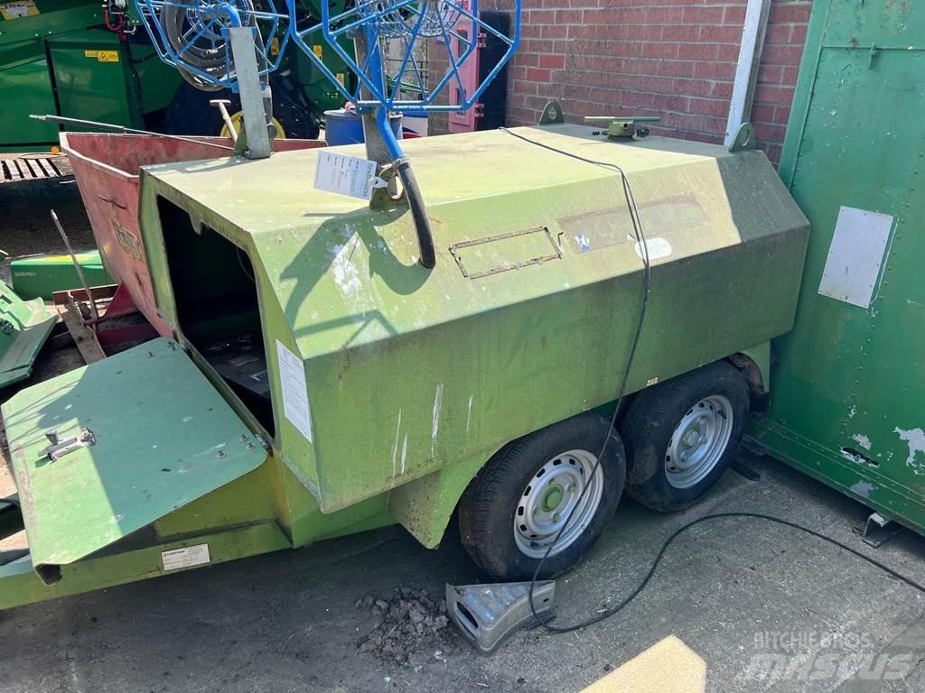  FUEL BOWSER Maszyny rolnicze - Inne