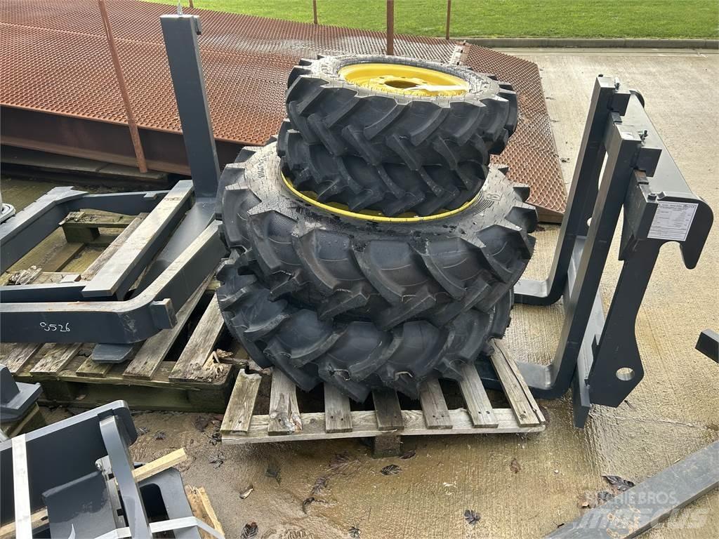 John Deere TYRES Maszyny rolnicze - Inne