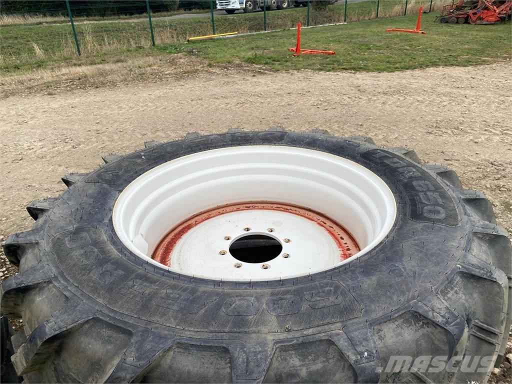 Kuhn 600/65R38 Opony, koła i felgi