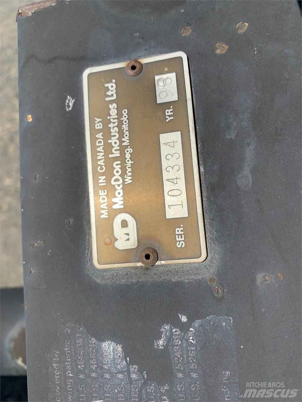 MacDon 942 14' Ciągnikowe żniwiarki pokosowe