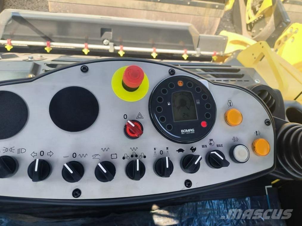 Bomag BW 203 AD-4 Walce dwubębnowe