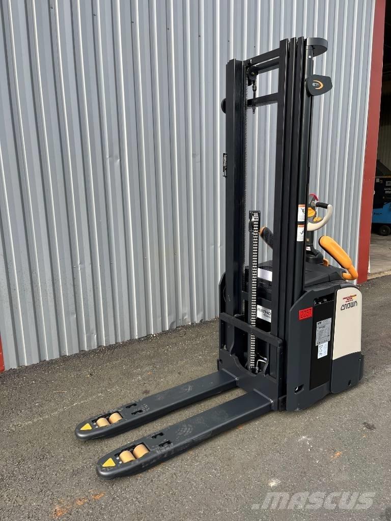 Crown ETi 4000-1.2 Wózki widłowe unoszące z dyszlem