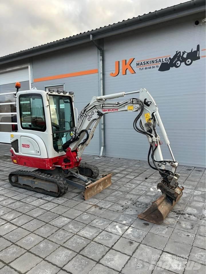 Takeuchi TB 225 Minikoparki