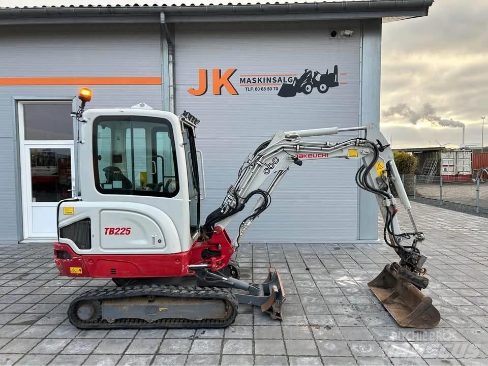Takeuchi TB 225 Minikoparki